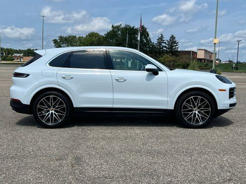 Used 2025 Porsche Cayenne AWD/4WD image 48