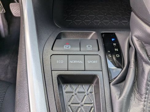 Used 2025 Toyota RAV4 LE FWD image 27