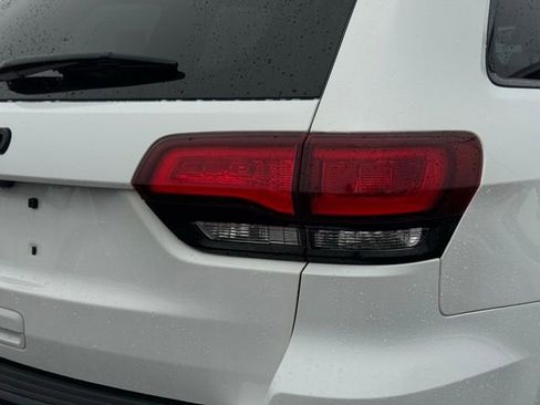 Used 2020 Jeep Grand Cherokee Altitude image 10