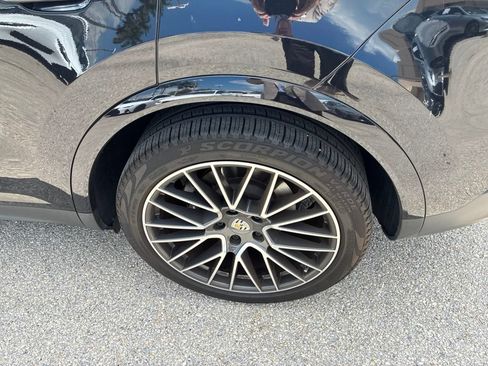 Used 2019 Porsche Cayenne AWD/4WD image 12