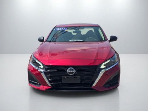 Used 2024 Nissan Altima 2.5 SV FWD image 2