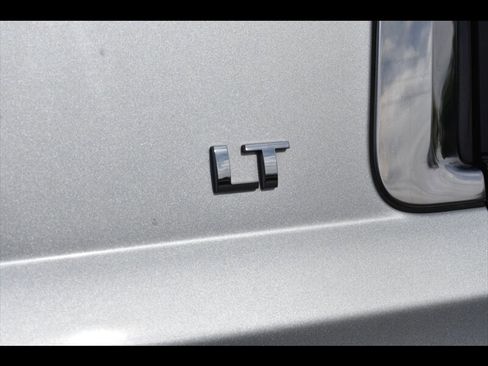 Used 2016 Chevrolet Suburban LT w/ Luxury Package image 53