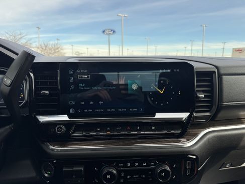 Used 2025 Chevrolet Silverado 1500 LT AWD/4WD image 10