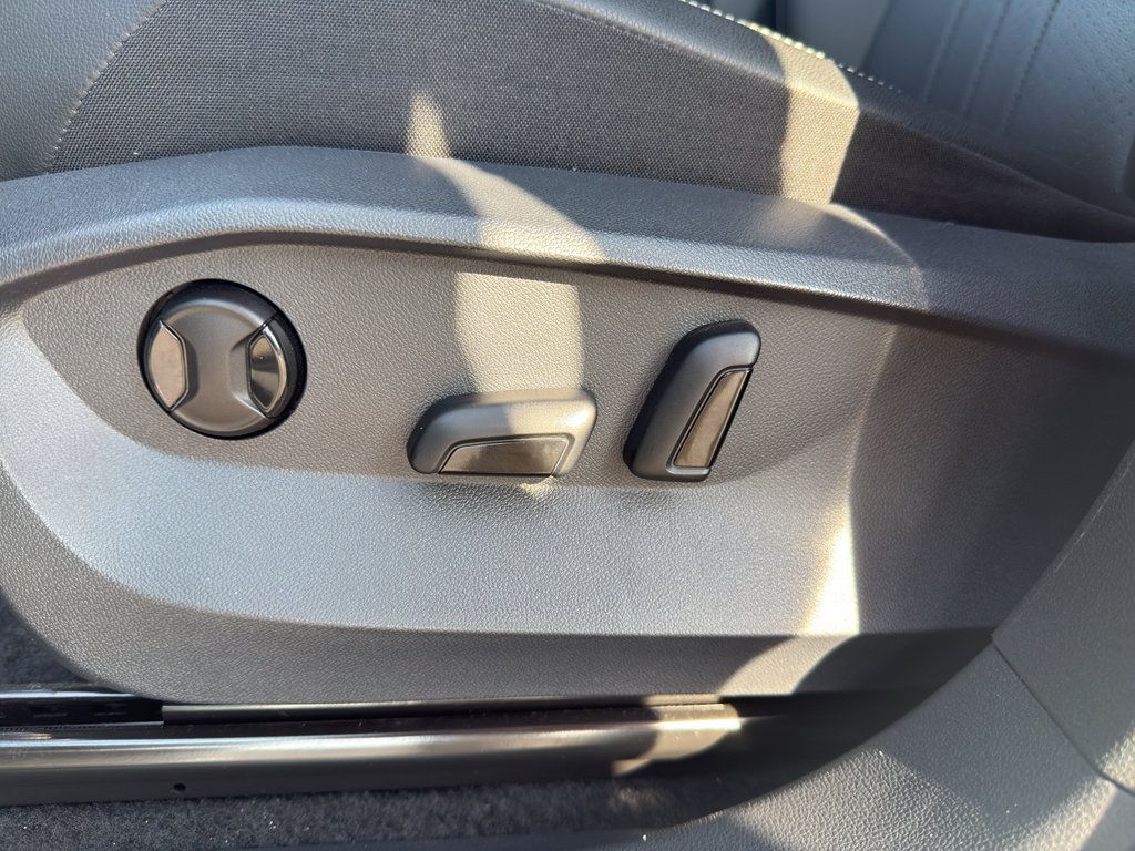 Used 2024 Volkswagen Tiguan SE FWD image 14