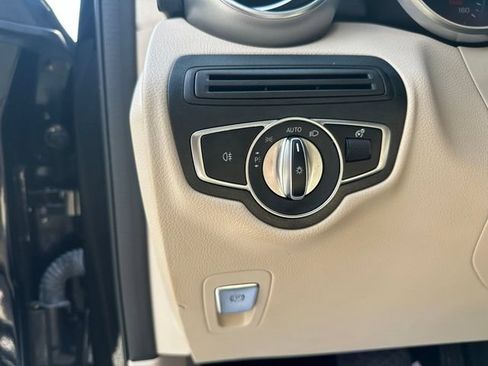 Used 2022 Mercedes-Benz GLC 300 4MATIC image 14