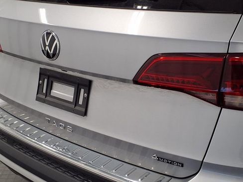 Used 2023 Volkswagen Taos SE w/ Panoramic Sunroof Package AWD/4WD image 9