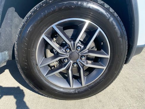 Used 2022 Jeep Grand Cherokee Limited image 28