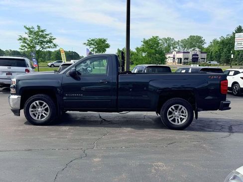 Used 2018 Chevrolet Silverado 1500 LT w/ LT Convenience Package AWD/4WD image 9