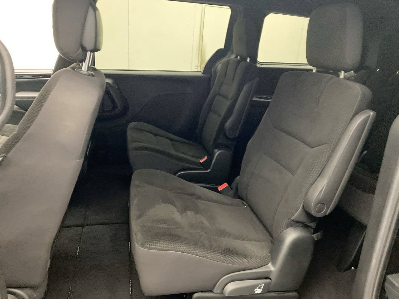 Used 2017 Dodge Grand Caravan SE FWD image 22