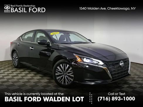 Used 2025 Nissan Altima 2.5 SV image 1