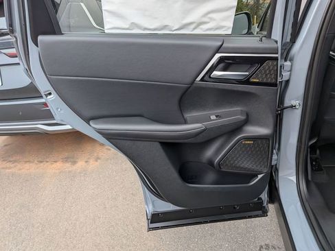 New 2026 Mitsubishi Outlander SE image 25