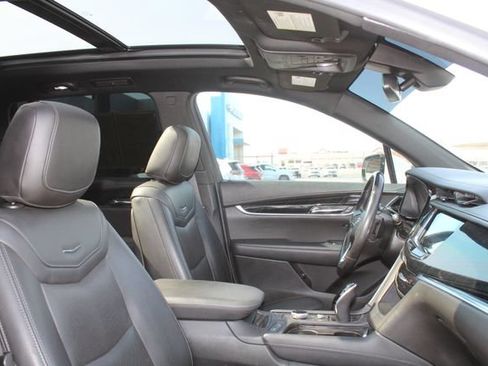 Used 2021 Cadillac XT6 Premium Luxury FWD image 16