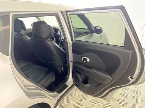 Used 2017 Kia Soul image 32
