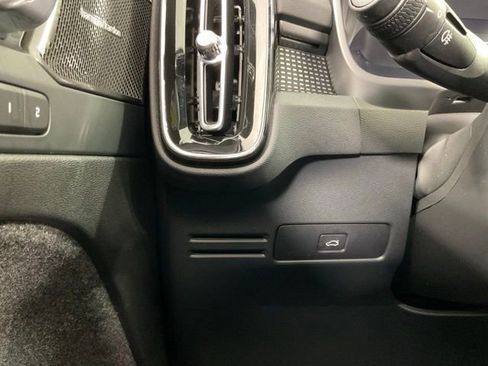 Certified 2023 Volvo XC40 B5 Ultimate w/ Protection Package Premier image 25