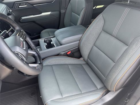 Used 2024 GMC Acadia AT4 w/ Luxury Package AWD/4WD image 11