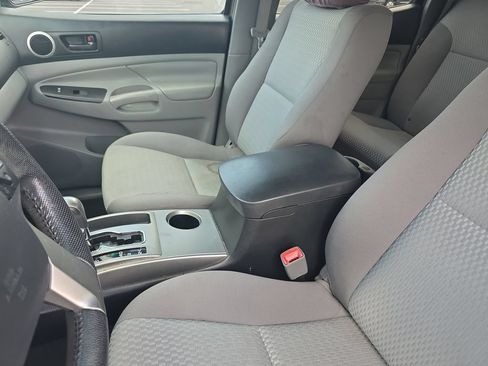 Used 2015 Toyota Tacoma PreRunner w/ SR5 Package RWD image 17