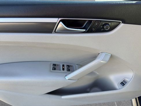 Used 2017 Volkswagen Passat 1.8T R-Line w/ R-Line Lighting Package image 25