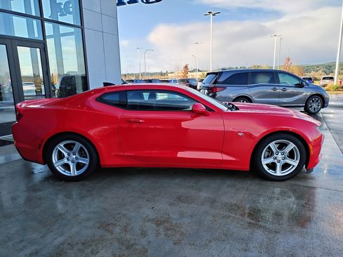Used 2021 Chevrolet Camaro LT image 4