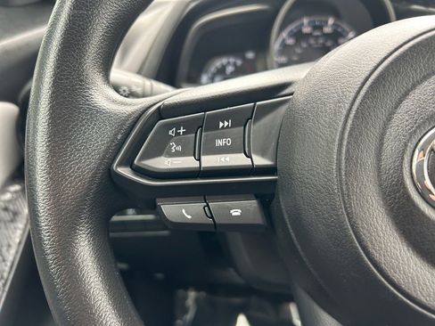 Used 2020 Toyota Yaris L image 18