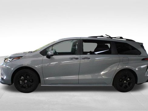 Certified 2025 Toyota Sienna XLE Woodland Edition AWD/4WD image 14