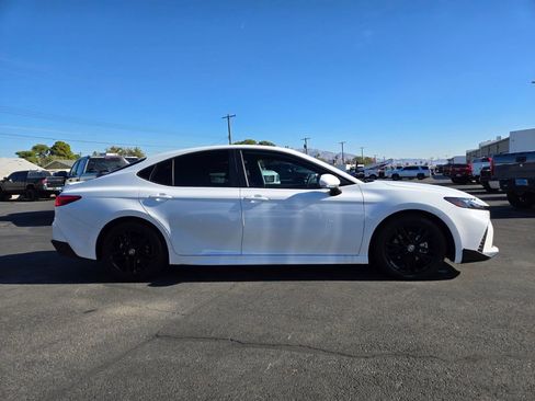 Used 2025 Toyota Camry SE image 6