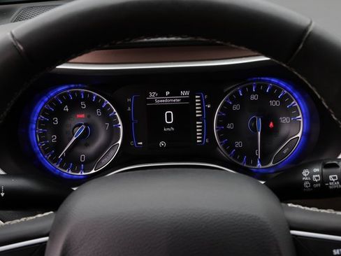 Used 2024 Chrysler Voyager LX image 20