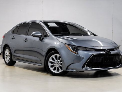 Used 2020 Toyota Corolla XLE image 9