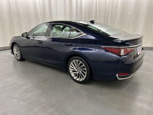 Used 2022 Lexus ES 300h w/ Accessory Package 2 FWD image 3