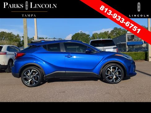 Used 2021 Toyota C-HR XLE image 3