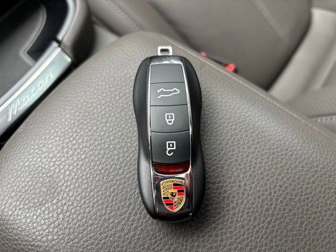 Certified 2026 Porsche Macan image 35