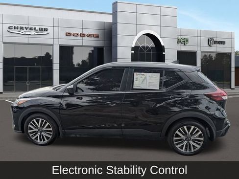 Used 2022 Nissan Kicks SV image 7