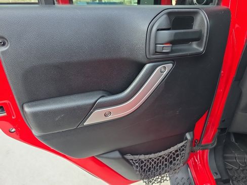 Used 2014 Jeep Wrangler Unlimited Sahara w/ Connectivity Group image 16