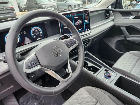 Certified 2025 Volkswagen Tiguan S AWD/4WD image 7