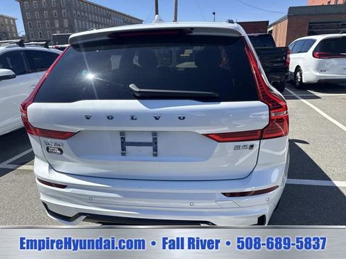 Used 2023 Volvo XC60 B5 Plus AWD/4WD image 4