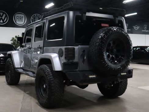 Used 2016 Jeep Wrangler Unlimited Sahara image 3