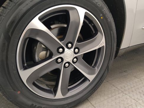 Used 2020 Buick Enclave Essence w/ Sport Touring Edition FWD image 31