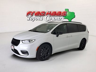 Used 2025 Chrysler Pacifica Limited