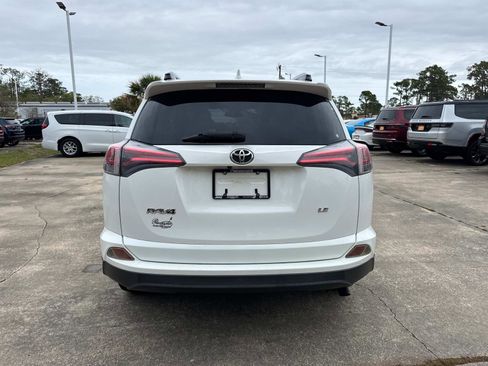 Used 2018 Toyota RAV4 LE image 4
