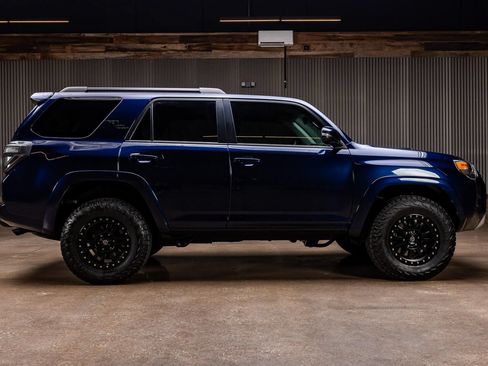 Used 2020 Toyota 4Runner TRD Off-Road Premium AWD/4WD image 9