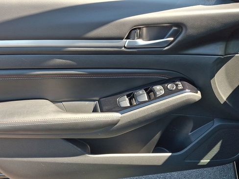 Certified 2023 Nissan Altima 2.5 SR w/ SR Premium Package image 12