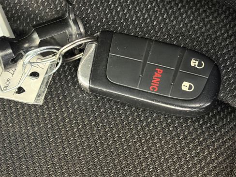 Used 2023 Jeep Renegade Latitude AWD/4WD image 30