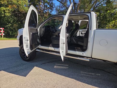 Used 2013 GMC Sierra 2500 SLE w/ SLE Preferred Package image 17