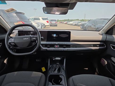Used 2025 Kia K4 FWD image 4