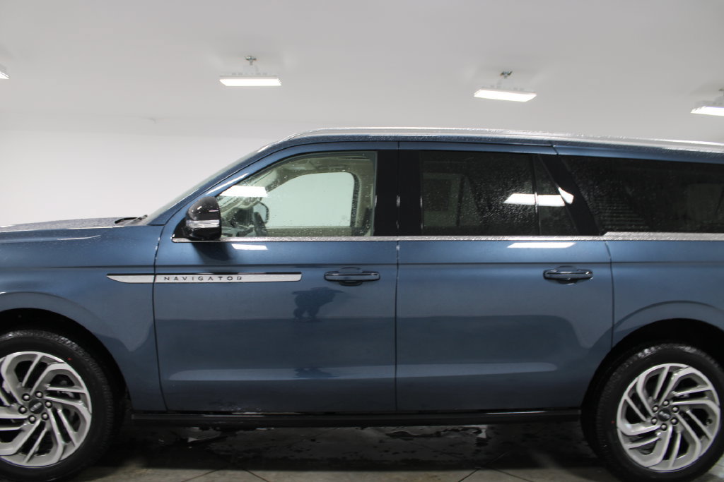 New 2027 Lincoln Navigator L Reserve RWD image 5