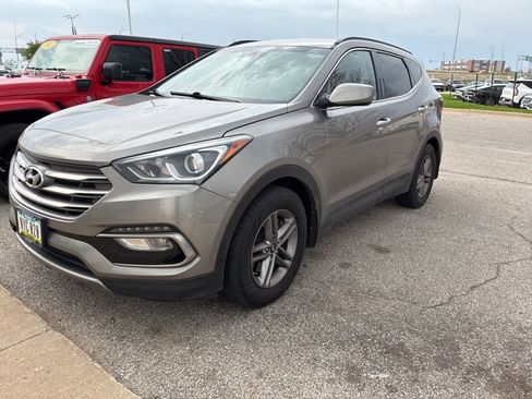Used 2017 Hyundai Santa Fe Sport image 2