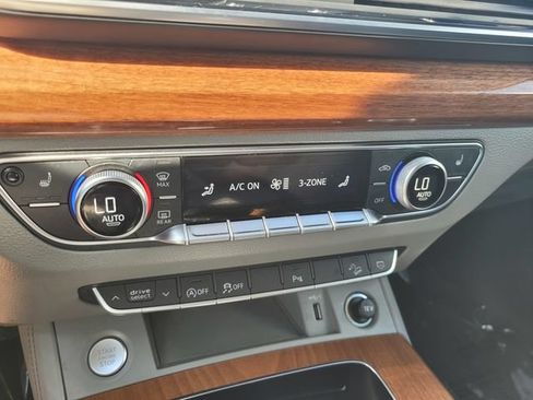 Used 2022 Audi Q5 2.0T Premium Plus w/ Premium Plus Package AWD/4WD image 25
