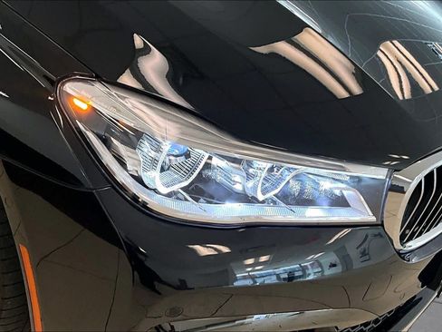 Used 2019 BMW 750i w/ Executive Package RWD image 24