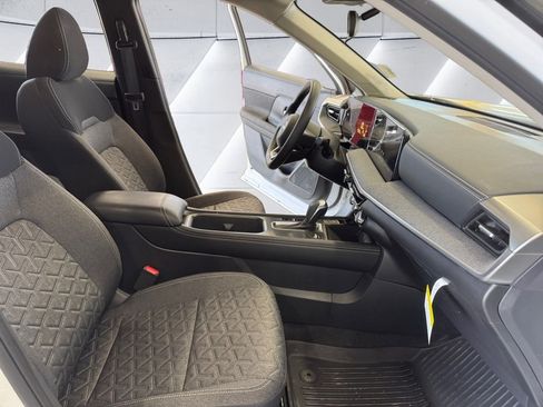 Used 2025 Nissan Kicks SV AWD/4WD image 13