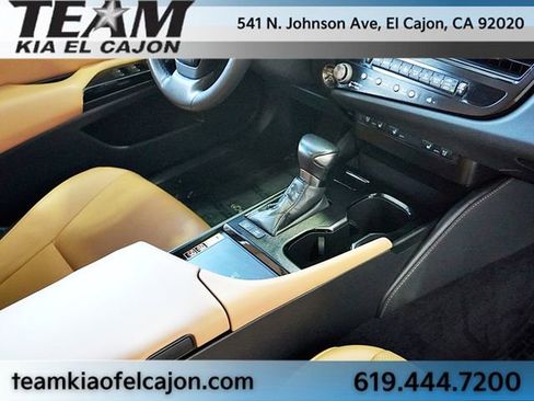 Used 2023 Lexus ES 300h w/ Premium Package image 12