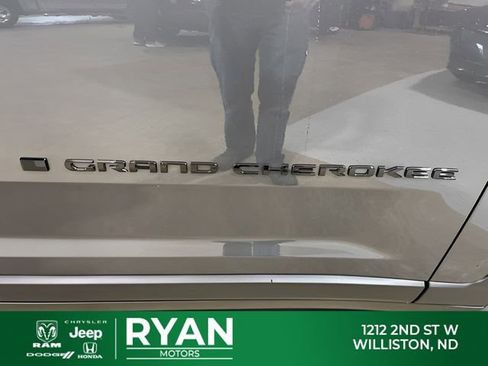 New 2026 Jeep Grand Cherokee Limited AWD/4WD image 11